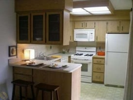 2680 Roundtree Dr in Troy, MI - Building Photo