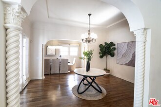 131 S Martel Ave in Los Angeles, CA - Building Photo - Building Photo