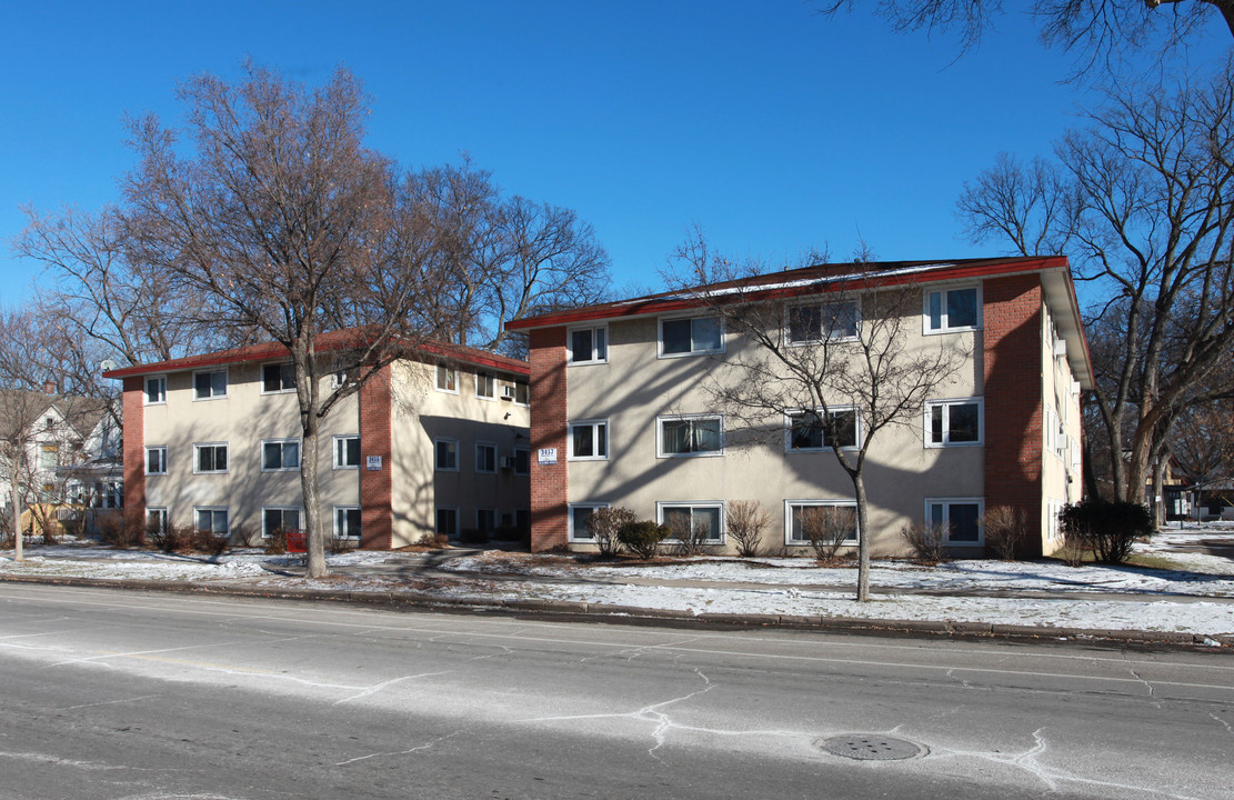 Minnehaha Court in Minneapolis, MN - Foto de edificio