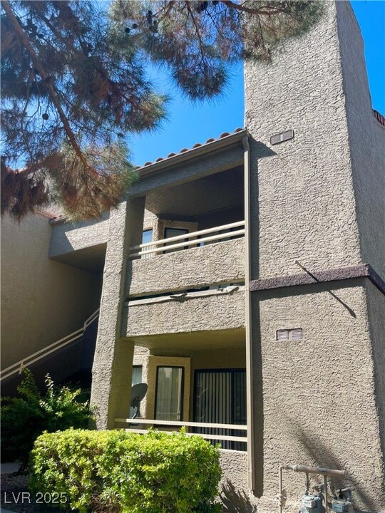 5042 S Rainbow Blvd in Las Vegas, NV - Building Photo