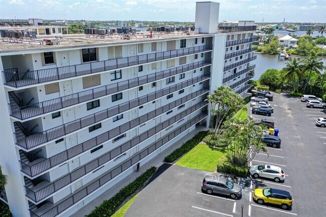 3545 S Ocean Blvd in Palm Beach, FL - Building Photo - Building Photo