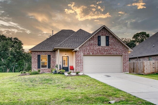 211 Zachary Ln in Bridge City, TX - Building Photo - Building Photo