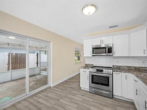 1113 53rd St S in Gulfport, FL - Foto de edificio - Building Photo