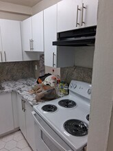 1605 NE Miami Gardens Dr, Unit 105 in Miami, FL - Building Photo - Building Photo