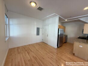 108 2nd St, Unit 104 in Cambridge, MA - Foto de edificio - Building Photo
