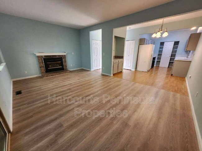 property at 13132 Lakeridge Cir NW