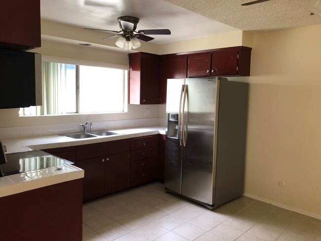 548 Short St in Inglewood, CA - Foto de edificio - Building Photo