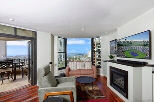 500 W Harbor Dr in San Diego, CA - Building Photo