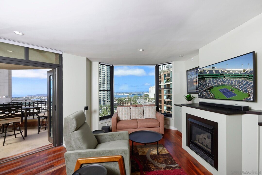 500 W Harbor Dr in San Diego, CA - Building Photo