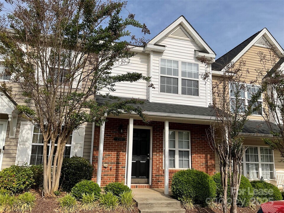 130 Mangum Cir in Mooresville, NC - Building Photo