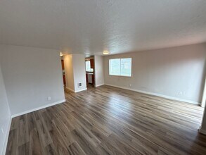 3714 47th Ave NE in Salem, OR - Foto de edificio - Building Photo