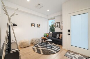 6125 Sand Point Way NE in Seattle, WA - Building Photo