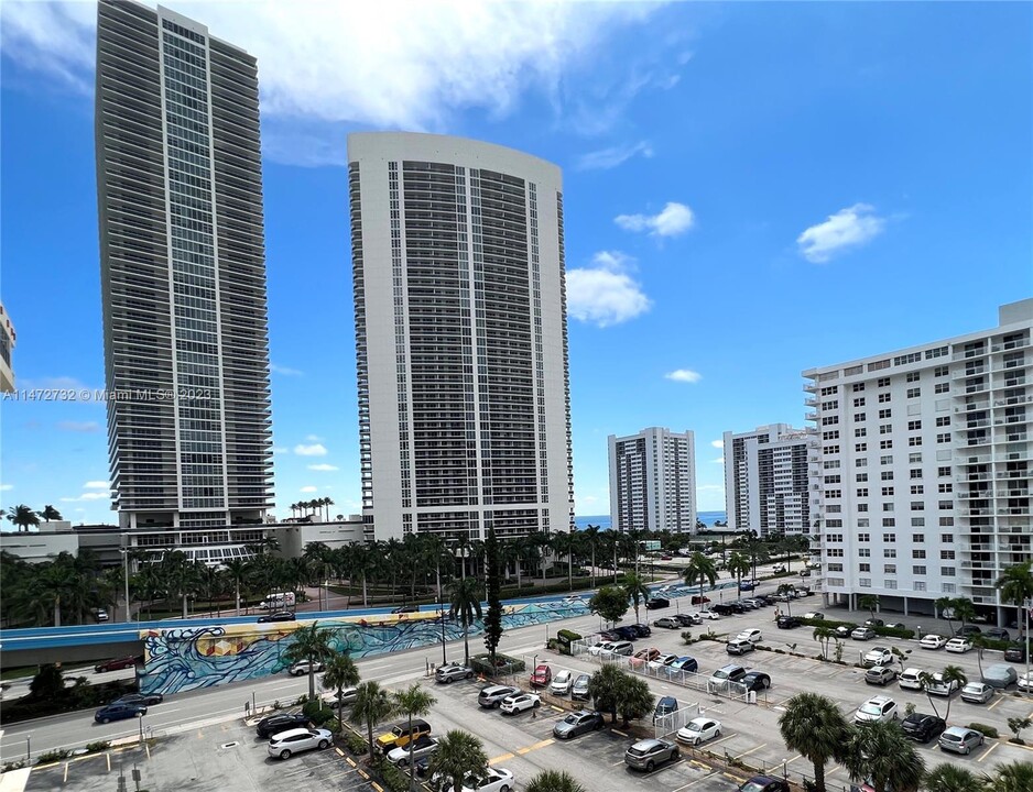 1825 S Ocean Dr, Unit OCEAN VIEW in Hallandale Beach, FL - Building Photo