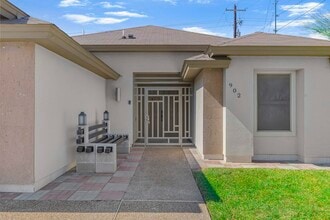 902 La Rosita in Laredo, TX - Building Photo - Building Photo
