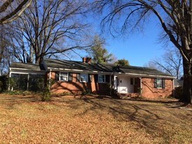 2112 Villa Dr in Greensboro, NC - Building Photo