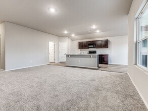 10008 SW 42nd St in Mustang, OK - Building Photo - Building Photo