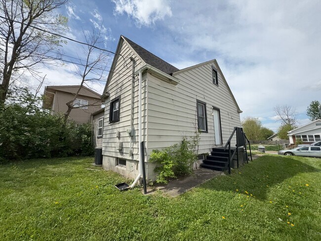 New Listing - Brookside Park 3 Bedroom Home in Indianapolis, IN - Building Photo - Building Photo