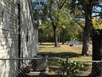 201 S Pearl St in Trenton, TX - Foto de edificio - Building Photo