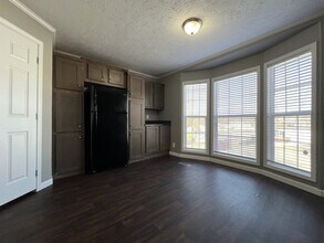 302 Caseybrook Ct in Browns Summit, NC - Foto de edificio - Building Photo