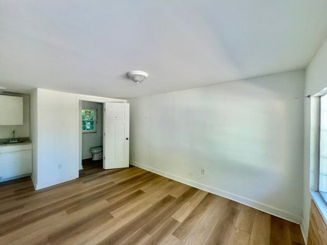 1103 Dunbar St in Myrtle Beach, SC - Foto de edificio - Building Photo