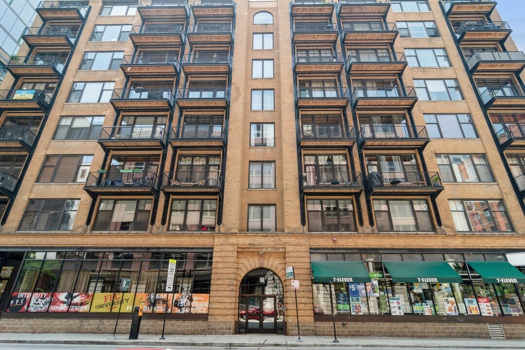 625 W Jackson Blvd, Unit 306 in Chicago, IL - Foto de edificio