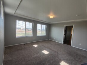 17778 E 44th Ave in Denver, CO - Foto de edificio - Building Photo