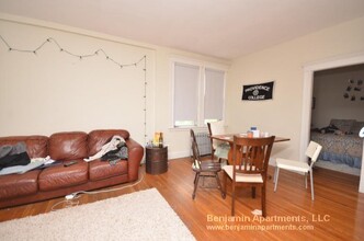 1637 Commonwealth Ave, Unit 1 in Boston, MA - Building Photo - Building Photo