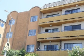 Vista Luxury Investments, LLC in Los Angeles, CA - Building Photo - Interior Photo