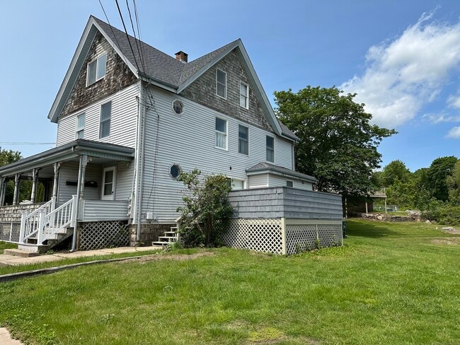 2 Clark St in Stonington, CT - Building Photo - Building Photo