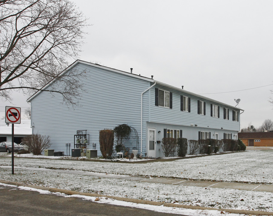 1450 Broadway Ave in Bedford, OH - Building Photo