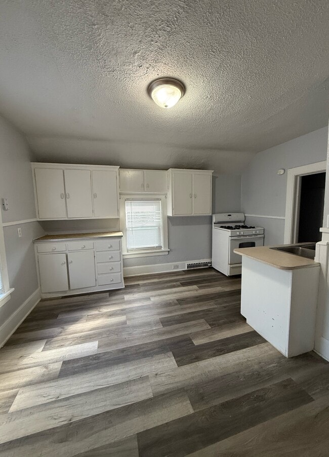 property at 2112 Miami St