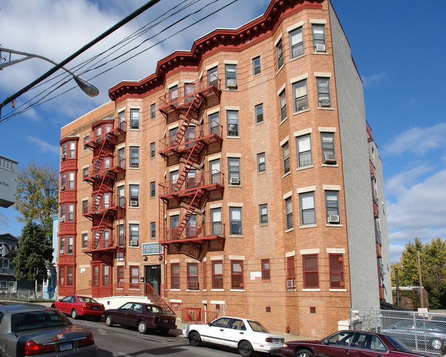 Post Street Apartments in Yonkers, NY - Foto de edificio - Building Photo