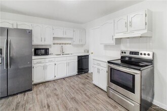 219 E Vine Ave in McAllen, TX - Building Photo - Building Photo