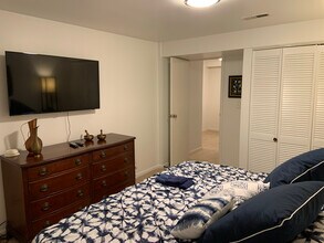 10400 Farnham Dr in Bethesda, MD - Building Photo - Building Photo