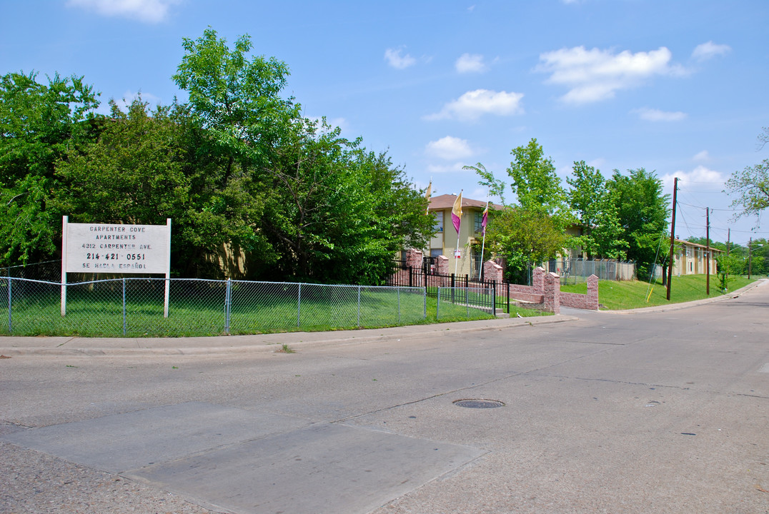 Carpenters Cove Apartments in Dallas, TX - Building Photo