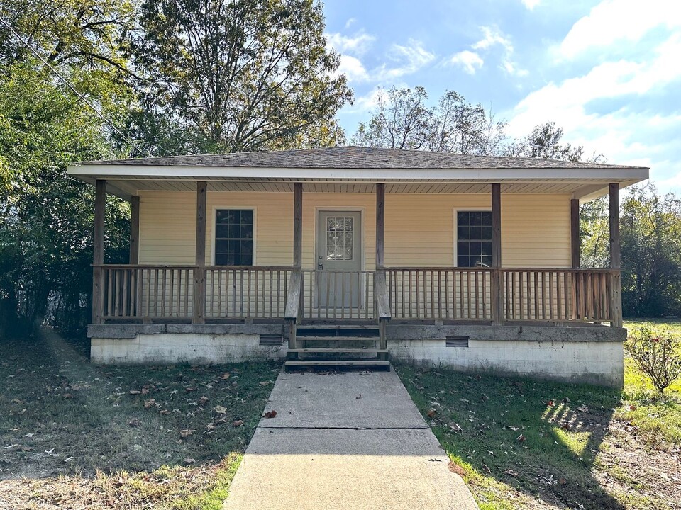 211 Leonard St in Hot Springs, AR - Building Photo