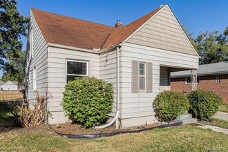 22499 Cyman Ave in Warren, MI - Building Photo - Building Photo