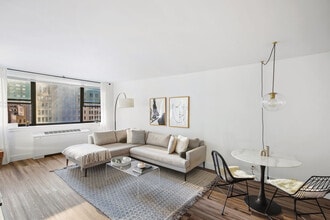 330 W 58th St in New York, NY - Foto de edificio - Building Photo