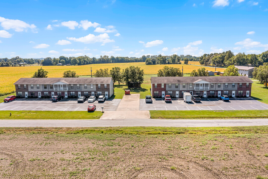 1230 Pleasant Valley Rd in Union City, TN - Building Photo