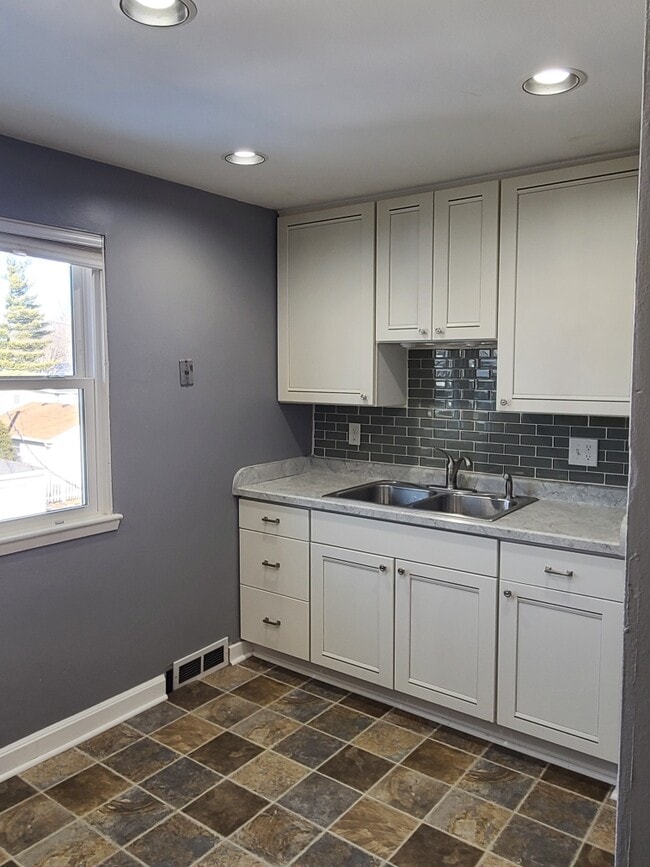 38 E Lincoln Ave, Unit 38-42 E Lincoln Ave