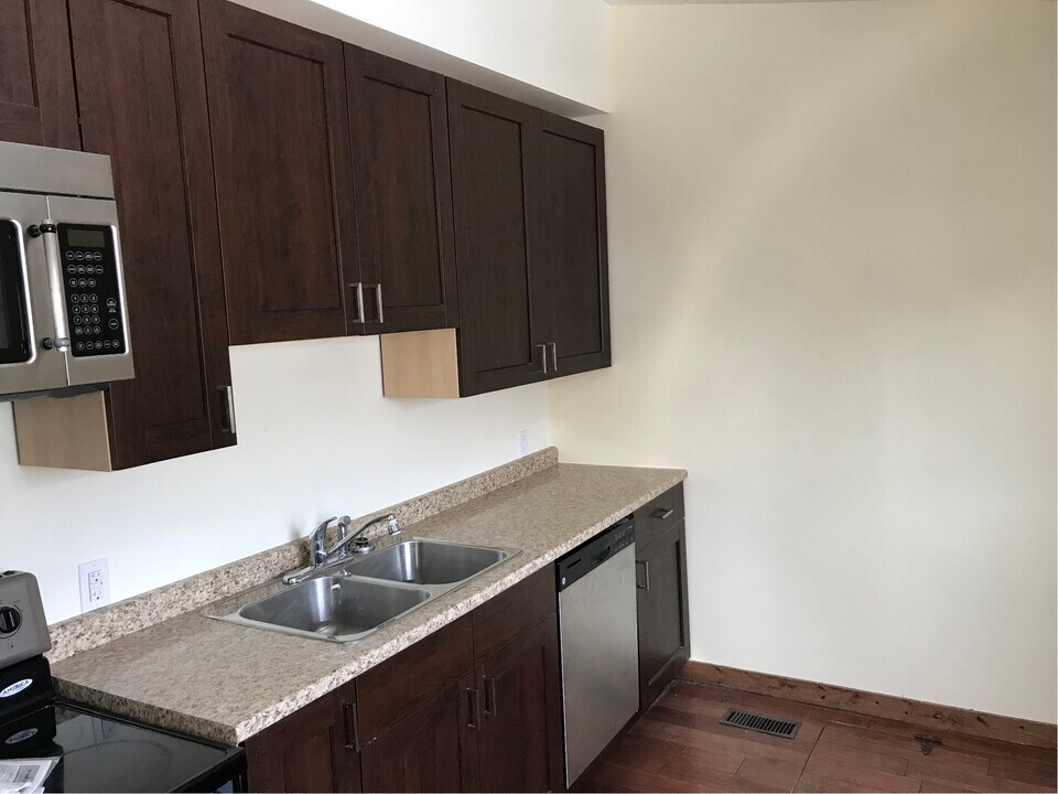 377 Sydney Ave in Winnipeg, MB - Building Photo