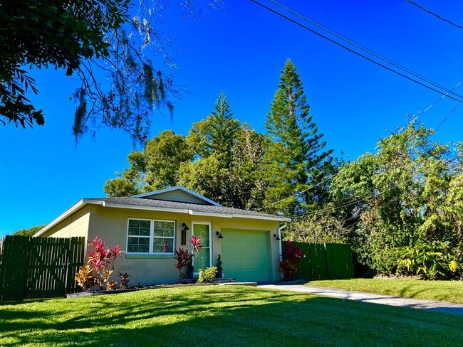 1232 Sasoon Ave in Orlando, FL - Building Photo - Building Photo