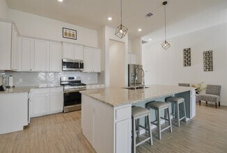 9407 Camden Clf Ct in Houston, TX - Foto de edificio - Building Photo