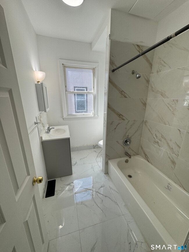 107 Fremont St in Bridgeport, CT - Building Photo - Building Photo