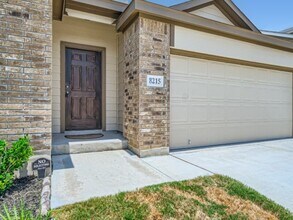 8215 Torchwood Dr in Converse, TX - Building Photo - Building Photo