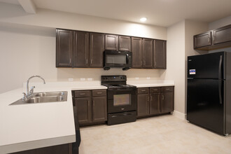 Laurel Creek Apartments in Austin, TX - Building Photo - Interior Photo