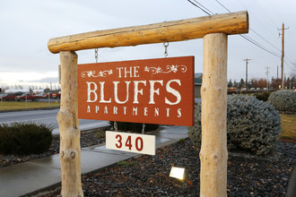 The Bluffs in Redmond, OR - Building Photo - Building Photo