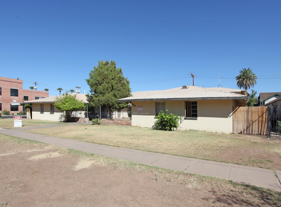 La Prada Apartments in Phoenix, AZ - Building Photo