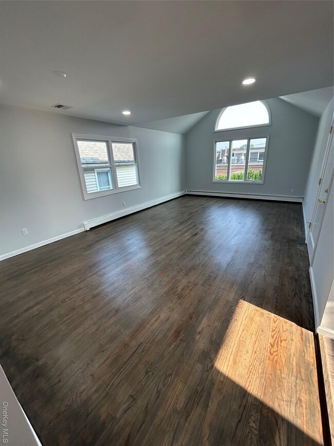 14 2nd St in Glen Cove, NY - Building Photo - Building Photo