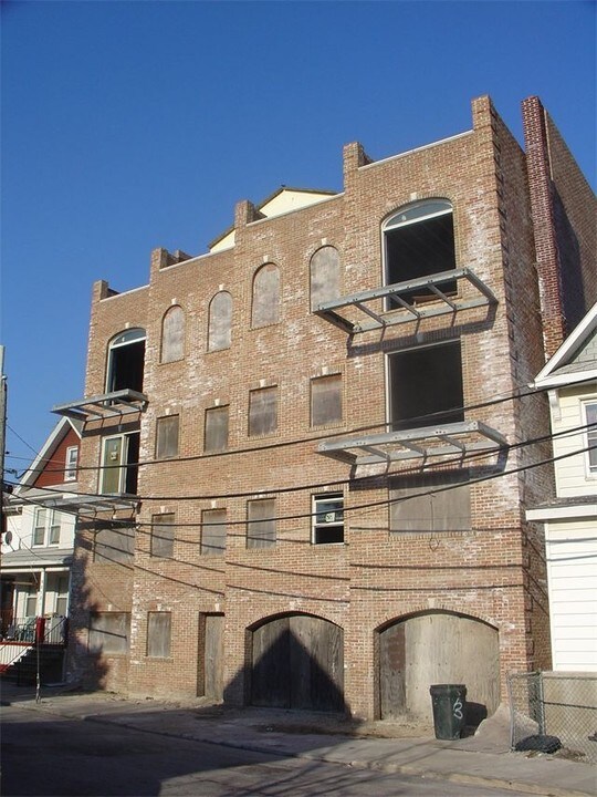 9006-9008 Holland Ave in Rockaway Beach, NY - Foto de edificio
